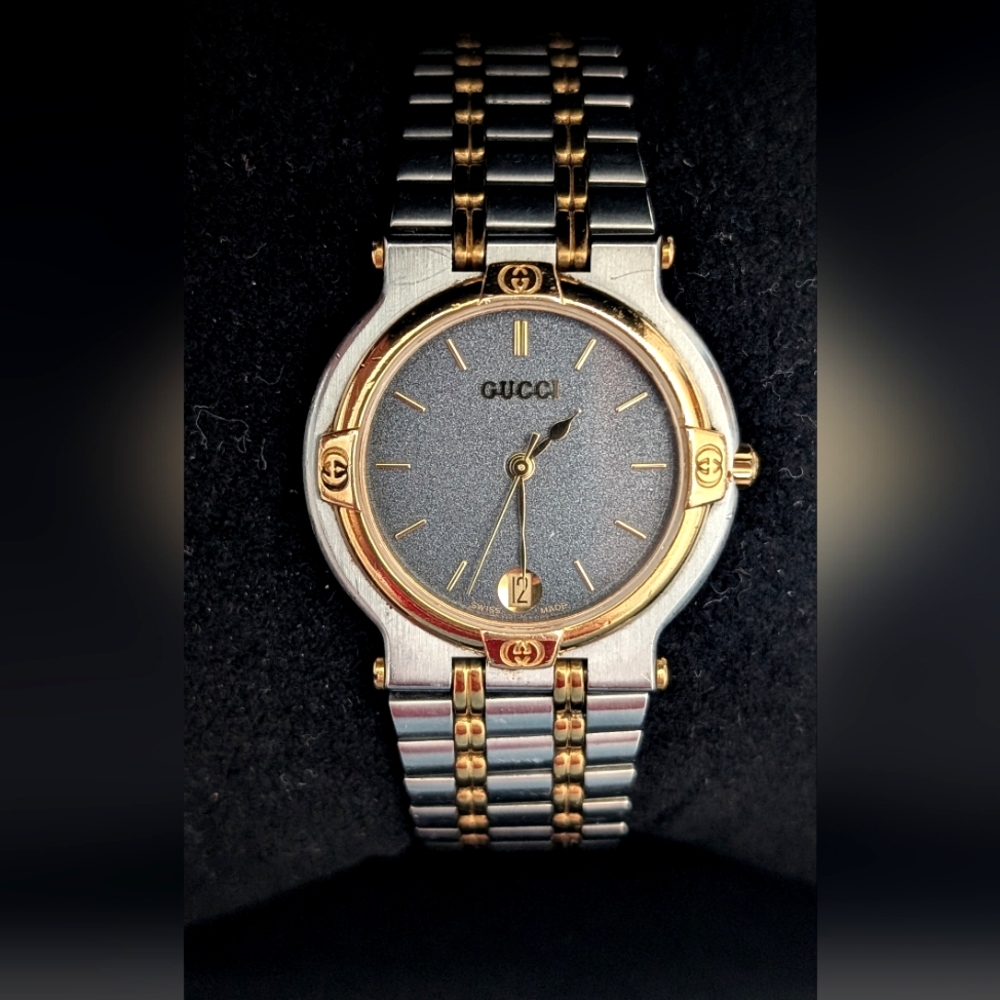 Gucci 9000M Unisex Gold and Silver Watch‎